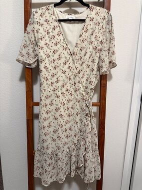 Olivia Grey Ditsy Floral Ruffle Wrap Short Sleeve Midi Dress in Cream Size XL
